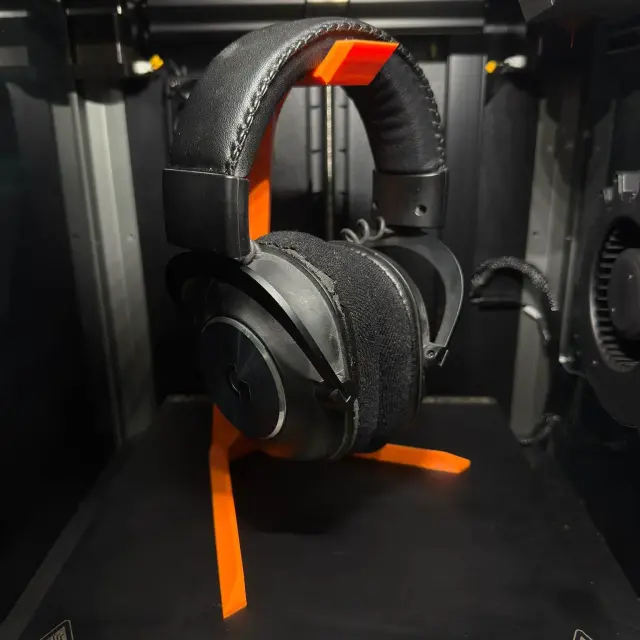 Geometric Form Meets Function: Custom-Designed Headset Stand